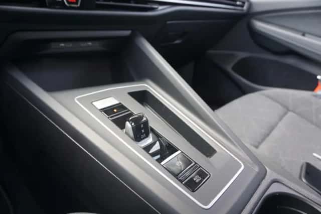 Volkswagen Golf (2023) thumbnail 29