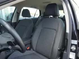 Volkswagen Golf (2023) thumbnail 4