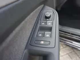 Volkswagen Golf (2023) thumbnail 33
