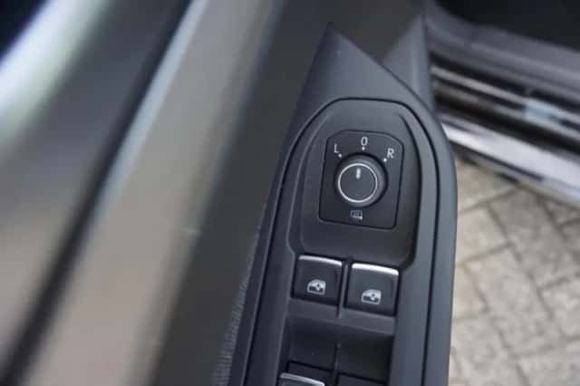 Volkswagen Golf (2023) thumbnail 34
