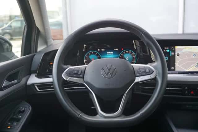 Volkswagen Golf (2023) thumbnail 36
