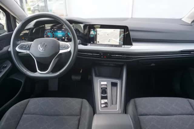 Volkswagen Golf (2023) thumbnail 5