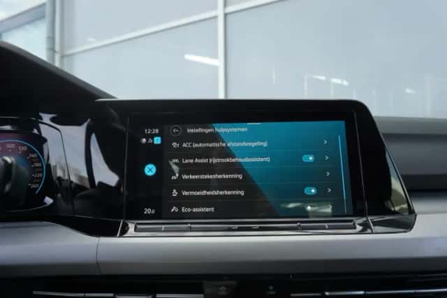 Volkswagen Golf (2023) thumbnail 55