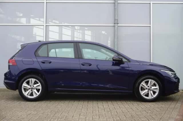 Volkswagen Golf (2023) thumbnail 3