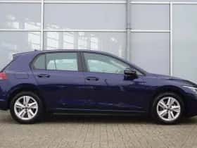 Volkswagen Golf (2023) thumbnail 3
