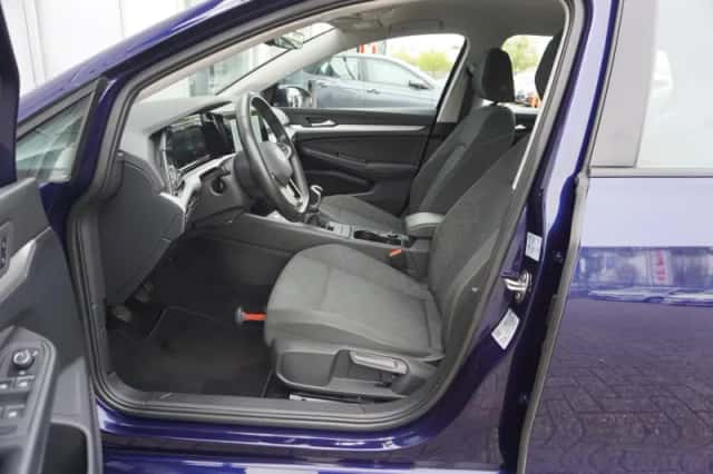 Volkswagen Golf (2023) thumbnail 21