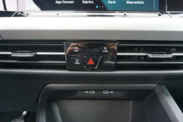 Volkswagen Golf (2023) thumbnail 29