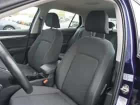 Volkswagen Golf (2023) thumbnail 4