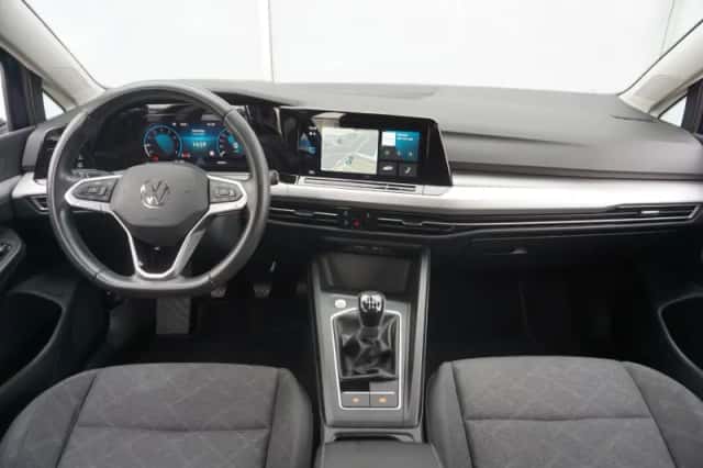 Volkswagen Golf (2023) thumbnail 5