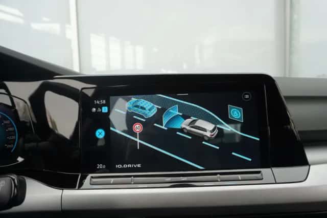 Volkswagen Golf (2023) thumbnail 54