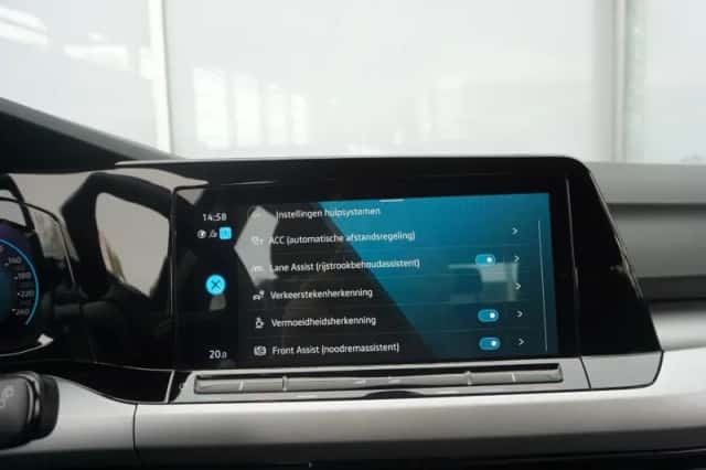 Volkswagen Golf (2023) thumbnail 55