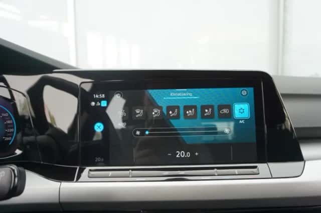 Volkswagen Golf (2023) thumbnail 56