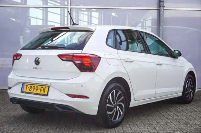 Volkswagen Polo (2023) thumbnail 2