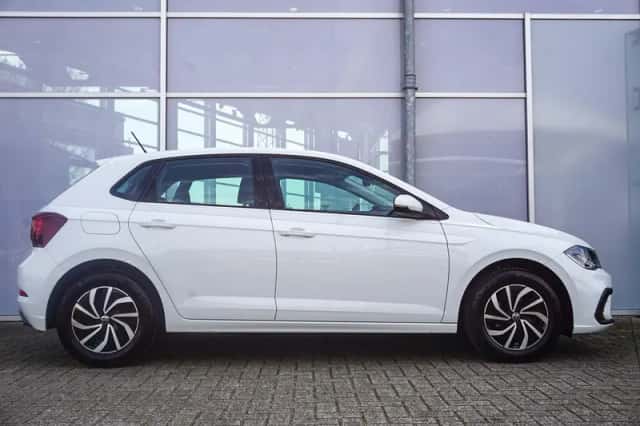 Volkswagen Polo (2023) thumbnail 3