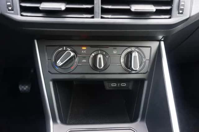 Volkswagen Polo (2023) thumbnail 28
