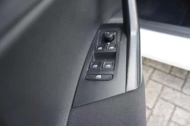Volkswagen Polo (2023) thumbnail 35