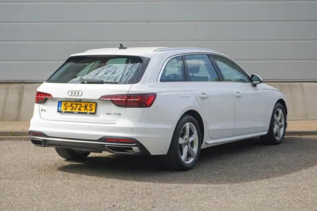 Audi A4 (2023) thumbnail 2