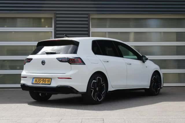Volkswagen Golf (2025) thumbnail 2
