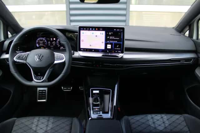 Volkswagen Golf (2025) thumbnail 5
