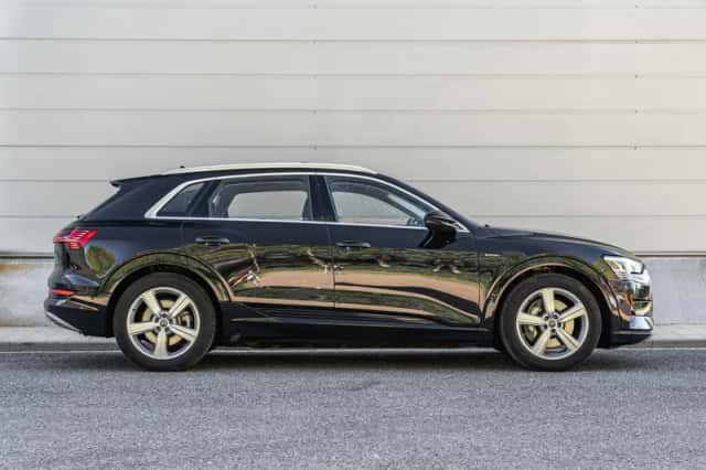Audi e-tron (2020) thumbnail 3