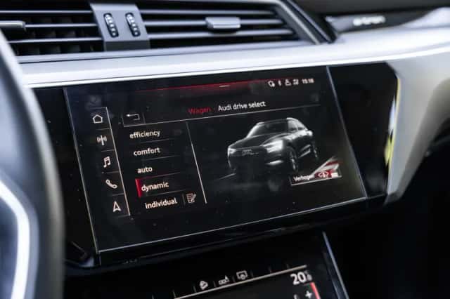 Audi e-tron (2020) thumbnail 32