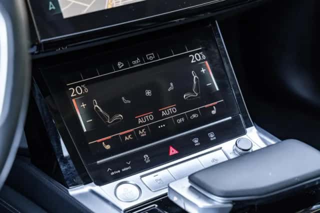 Audi e-tron (2020) thumbnail 34