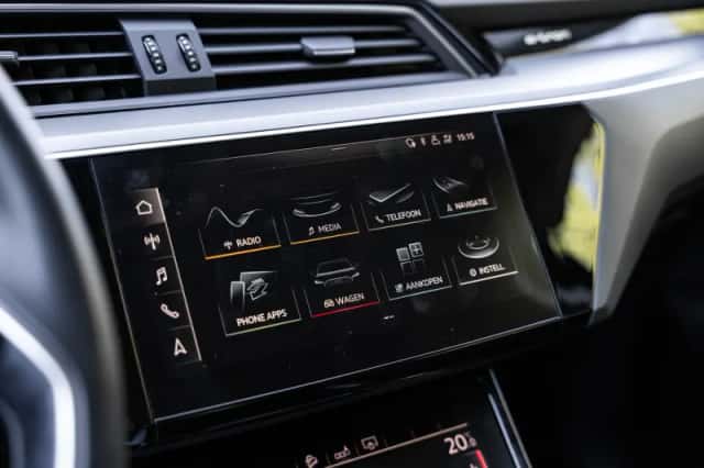 Audi e-tron (2020) thumbnail 43