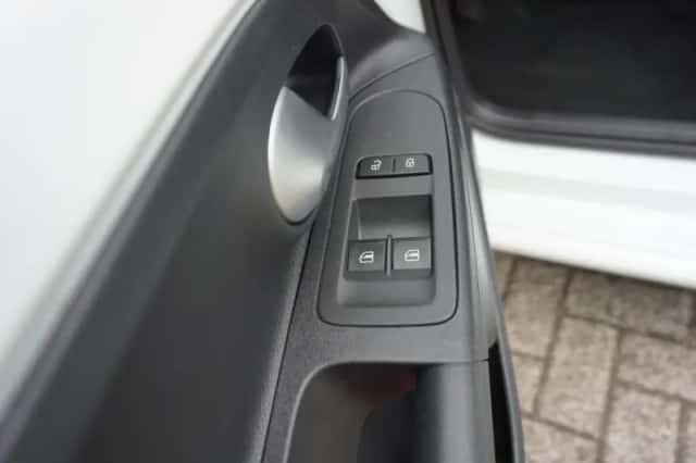 Volkswagen Up! (2021) thumbnail 20