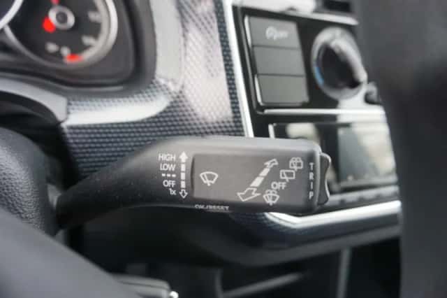 Volkswagen Up! (2021) thumbnail 23