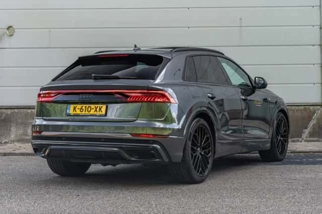 Audi Q8 (2021) thumbnail 2