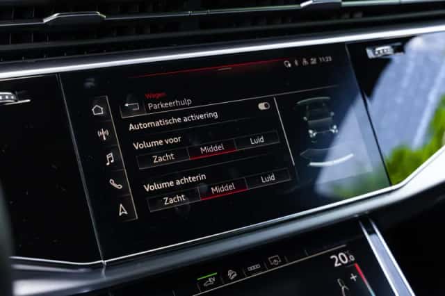 Audi Q8 (2021) thumbnail 49
