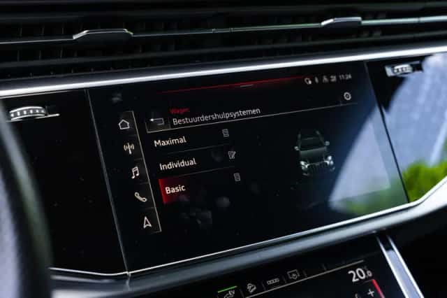 Audi Q8 (2021) thumbnail 50