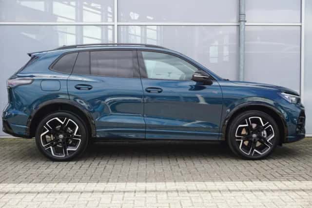 Volkswagen Tiguan (2025) thumbnail 3