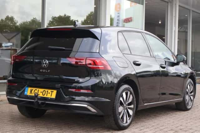 Volkswagen Golf (2025) thumbnail 2