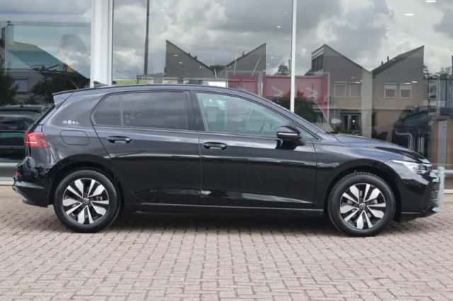 Volkswagen Golf (2025) thumbnail 3