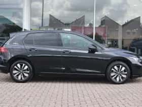 Volkswagen Golf (2025) thumbnail 3
