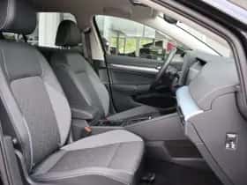 Volkswagen Golf (2025) thumbnail 4