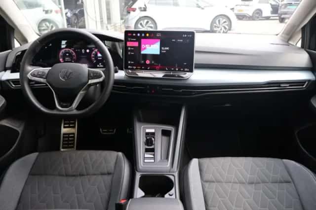 Volkswagen Golf (2025) thumbnail 5