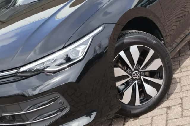 Volkswagen Golf (2025) thumbnail 9