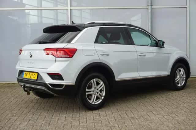 Volkswagen T-Roc (2018) thumbnail 2