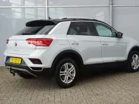 Volkswagen T-Roc (2018) thumbnail 2