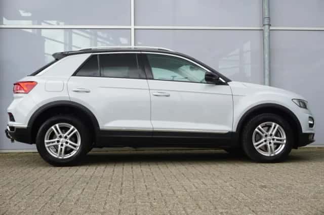 Volkswagen T-Roc (2018) thumbnail 3