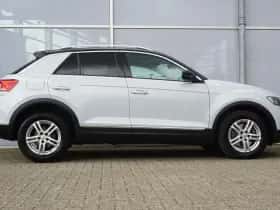 Volkswagen T-Roc (2018) thumbnail 3