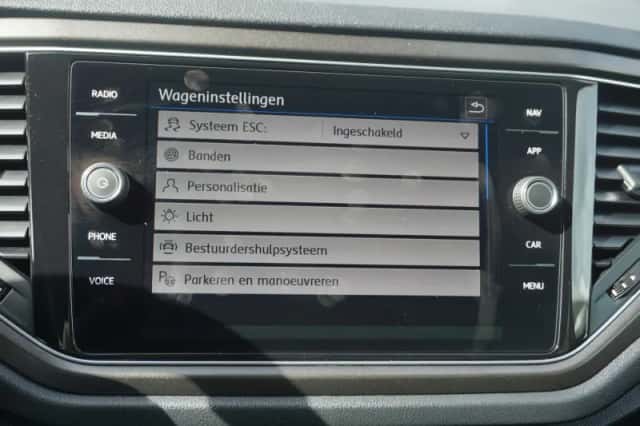 Volkswagen T-Roc (2018) thumbnail 48