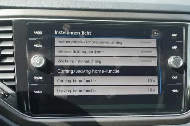 Volkswagen T-Roc (2018) thumbnail 52