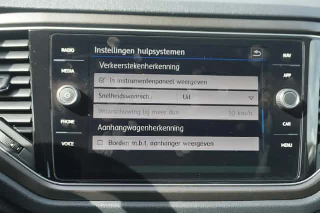 Volkswagen T-Roc (2018) thumbnail 55