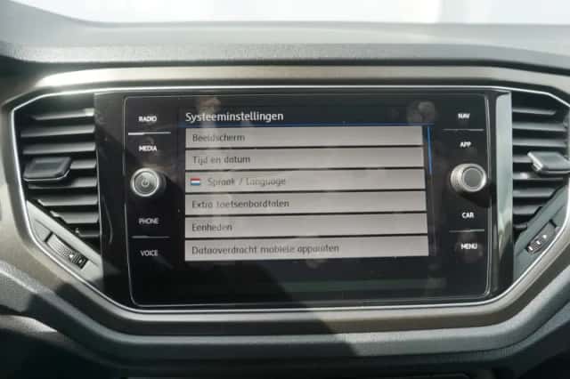 Volkswagen T-Roc (2018) thumbnail 66