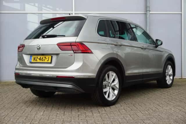 Volkswagen Tiguan (2017) thumbnail 2