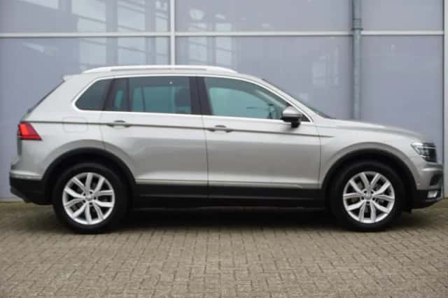 Volkswagen Tiguan (2017) thumbnail 3