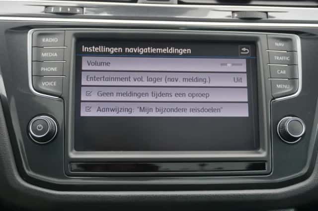 Volkswagen Tiguan (2017) thumbnail 44